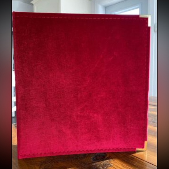 2 Red Velvet Scrapbooking Albums - Picture 4 of 4